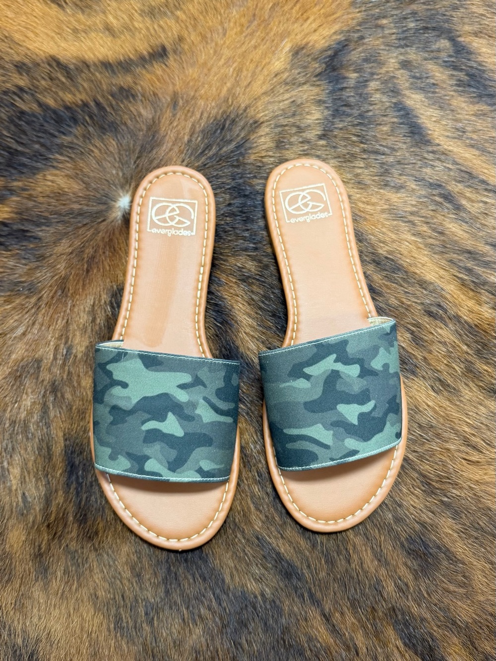 Everyglades Women's Camo Slide Sandals in Green